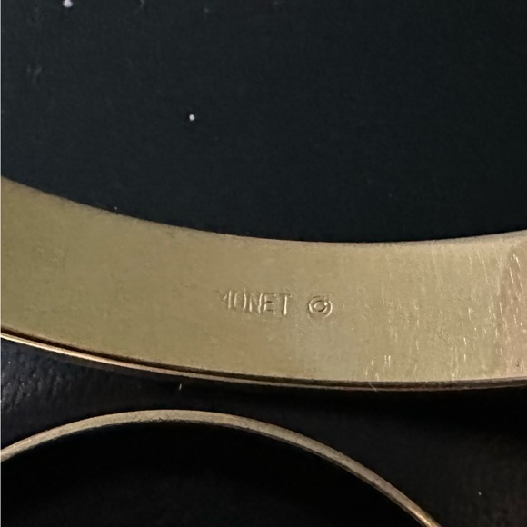 Vintage Monet White Enamel & Gold Tone Bangle Bracelet and Earrings - Picture 6 of 9